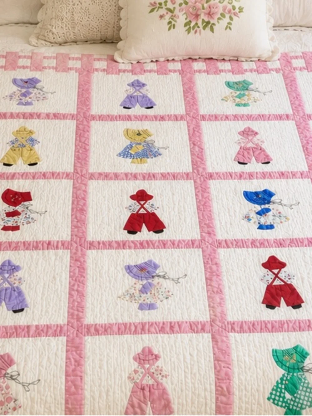 Handmade Vintage Pink Patchwork Sunbonnet Sue Quilt - Multicolor